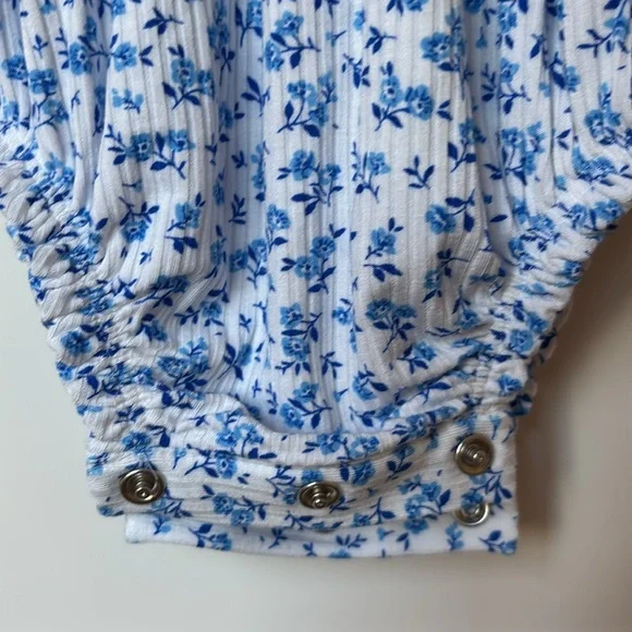❌SOLD❌ NWT Posh Peanut Baby Girl Blue & White Floral Ruffle Bubble Romper 0-3M - Picture 5 of 11